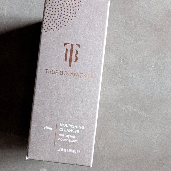 True Botanicals | Nourishing Cleanser - Picture 4 of 16
